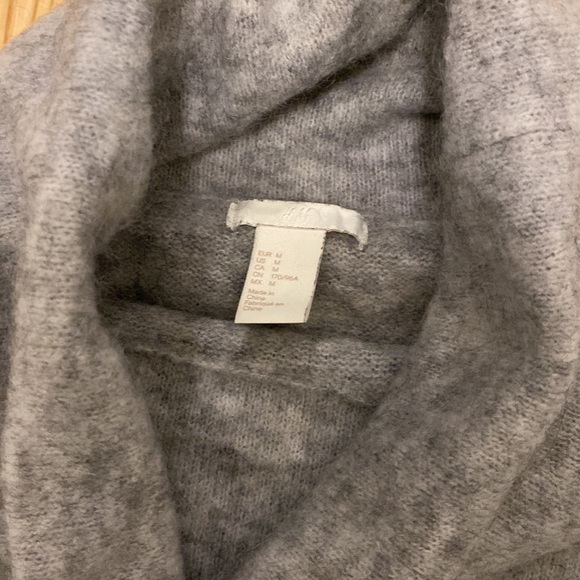 H&M Wool and Mohair Turtleneck Sweater - Picture 4 of 4